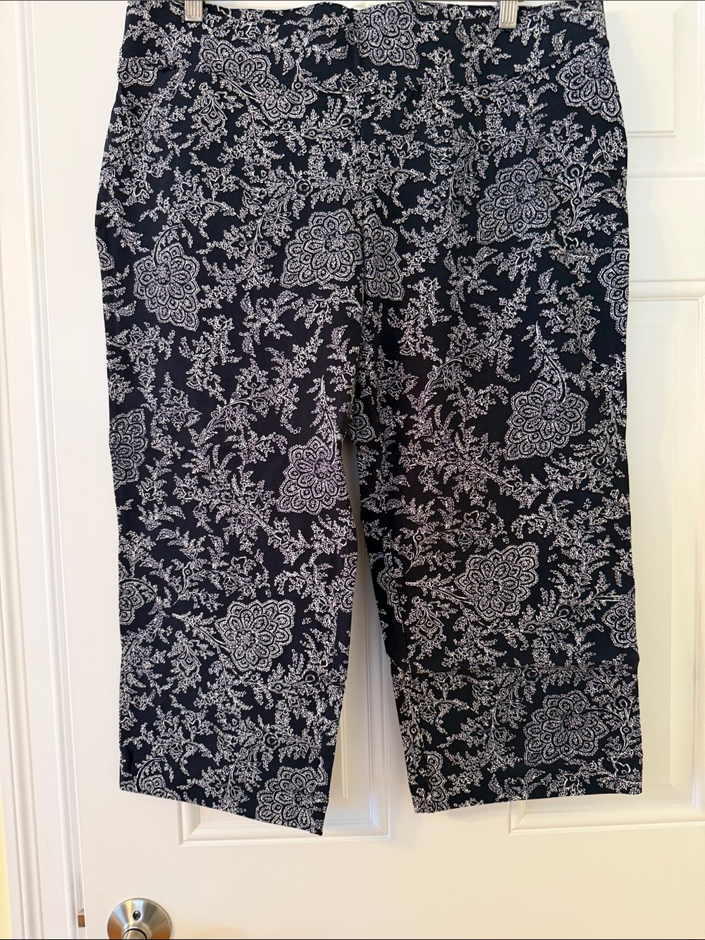 Lands' End Black & White Printed Crop Pants